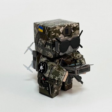 Пілот FPV-дрона з паперу  